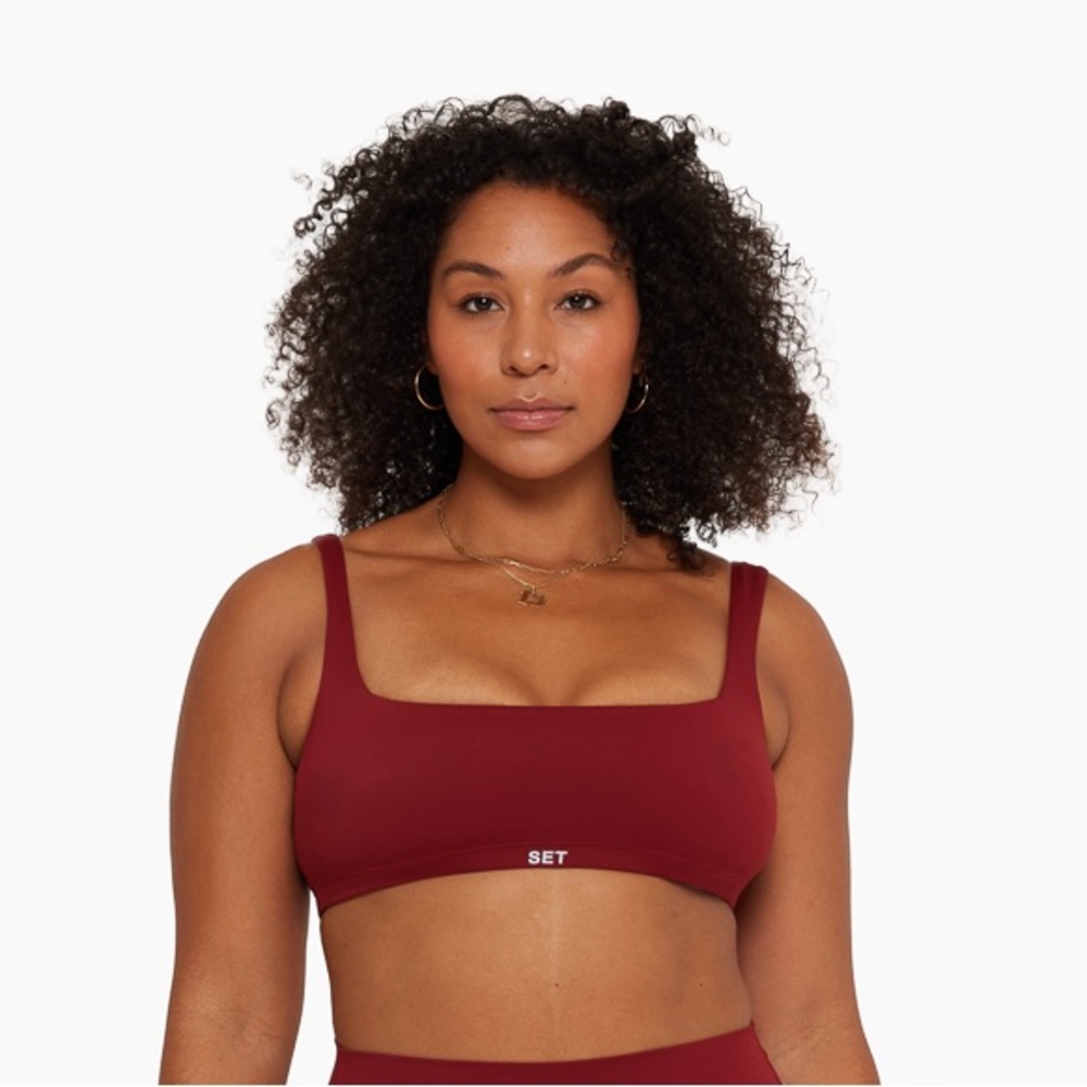 Sport Body Square Back Bra in a Size Medium Color Scarlet